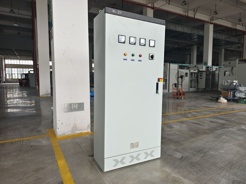 共鸿电器生产车间